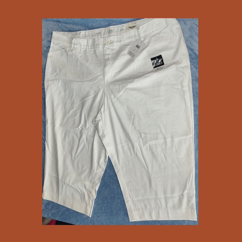 ST. JOHN'S BAY Capri Shorts Mid Rise Size 24W White NEW
